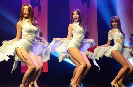 俄韓國女子組合演出