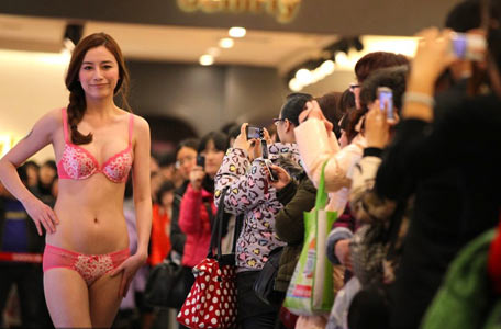 女內衣模特走秀