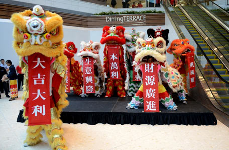 舞獅吐幅